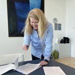 Ann Mari Grønbæk Skriver Under På Den Regionale Aftale OK24